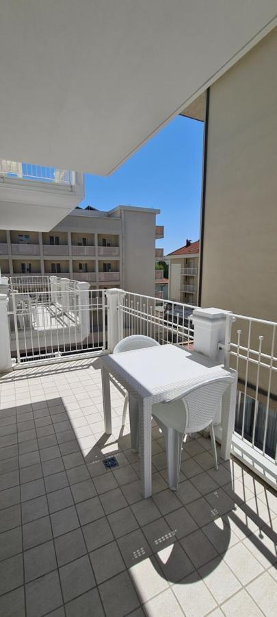 Rubino Apartments A 100Metri Dal Mare Риччоне Экстерьер фото