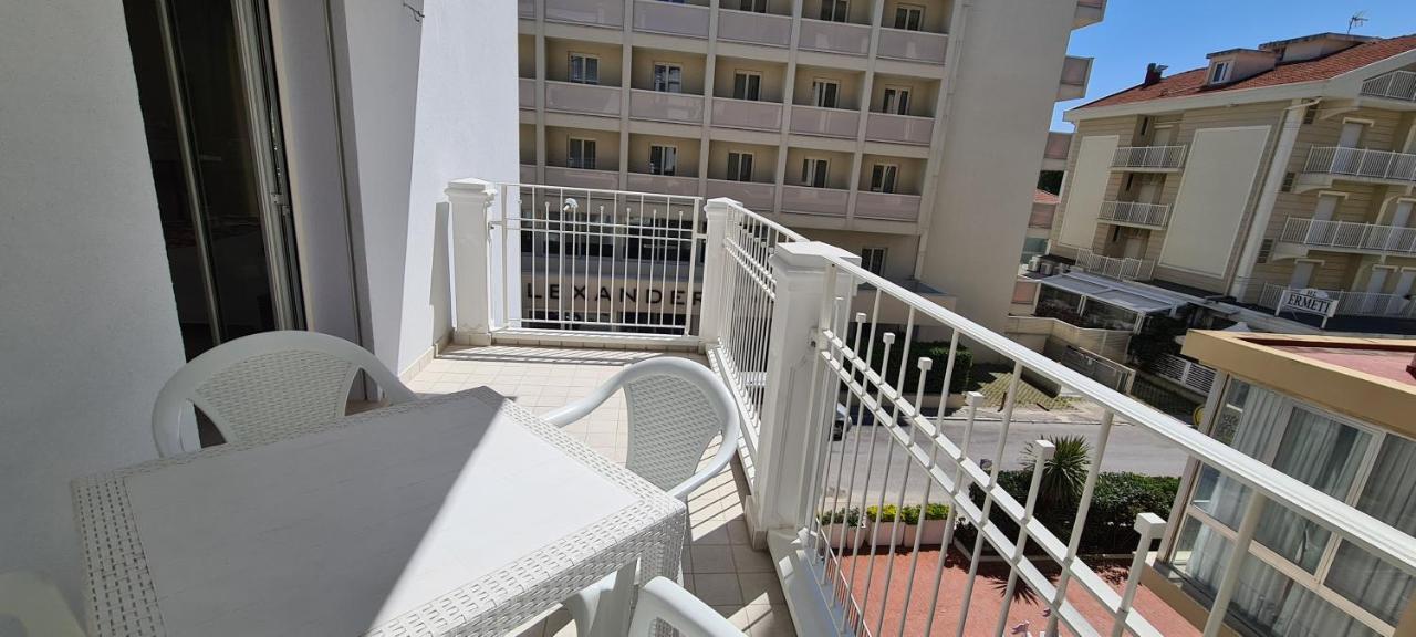 Rubino Apartments A 100Metri Dal Mare Риччоне Экстерьер фото